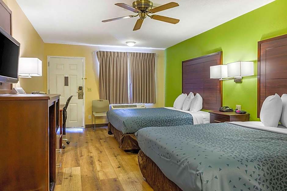 Econo Lodge West - Coors Blvd