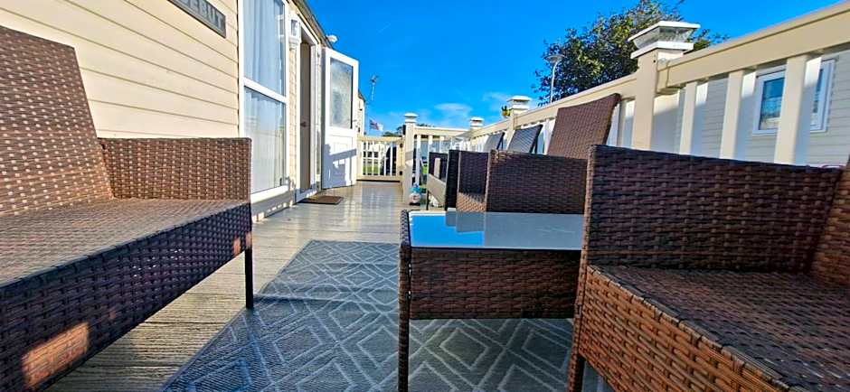 MOLLIES DEN 6 Berth 2 Bedrooms Waterside Leisure Park Ingoldmells