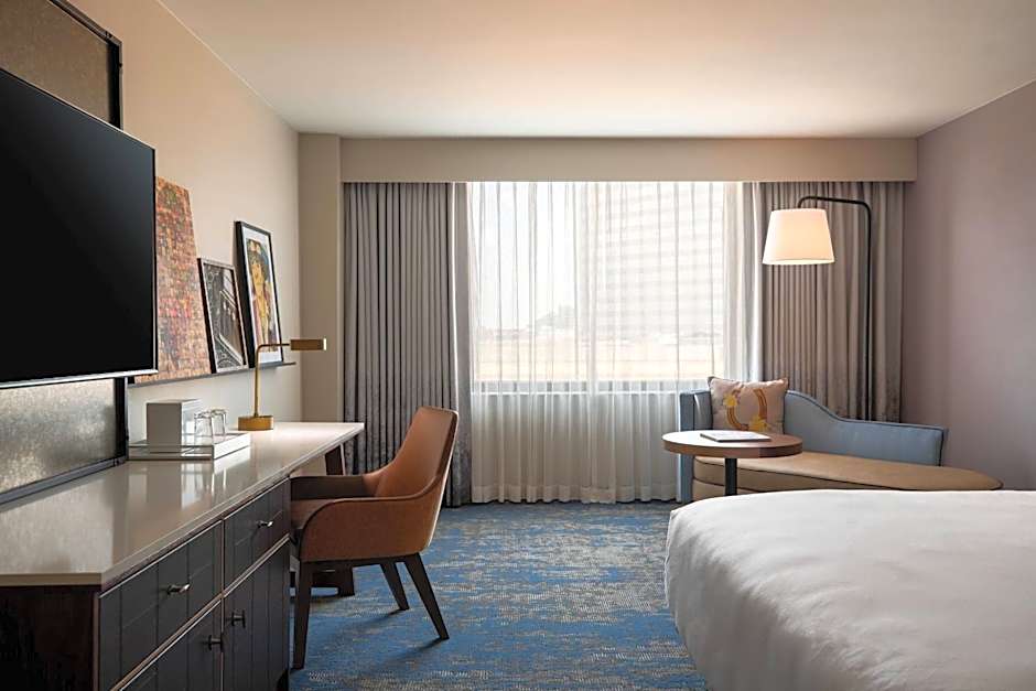 Renaissance by Marriott Dallas Addison Hotel