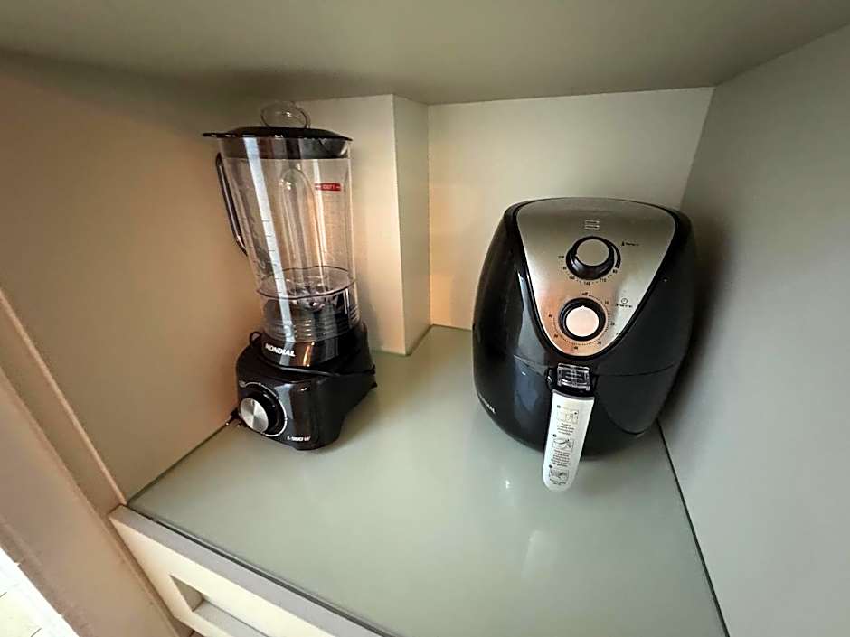 Apto 3 quartos grande a 50m do Mar AH113