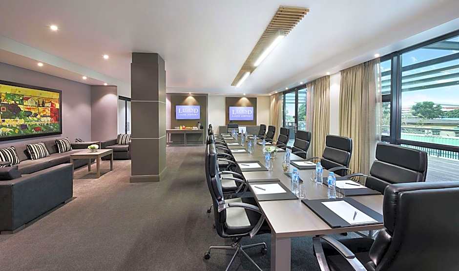 Legend Hotel Lagos Airport, Curio Collection By Hilton
