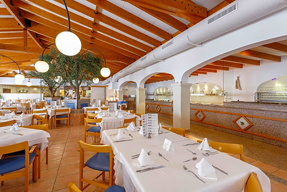 Royal Son Bou Family Club