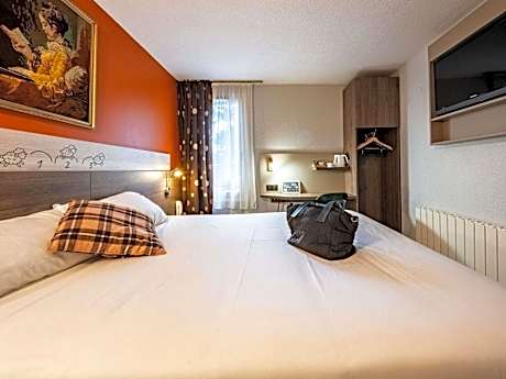 Pop Room with a double bed
