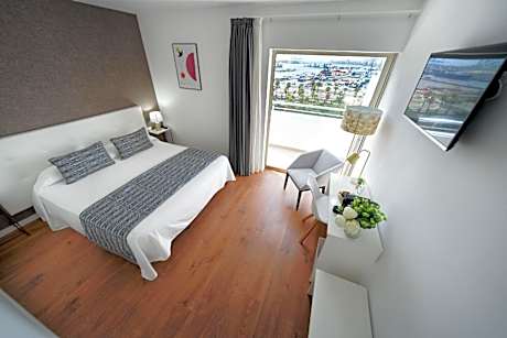 Deluxe Twin Room with Sea View