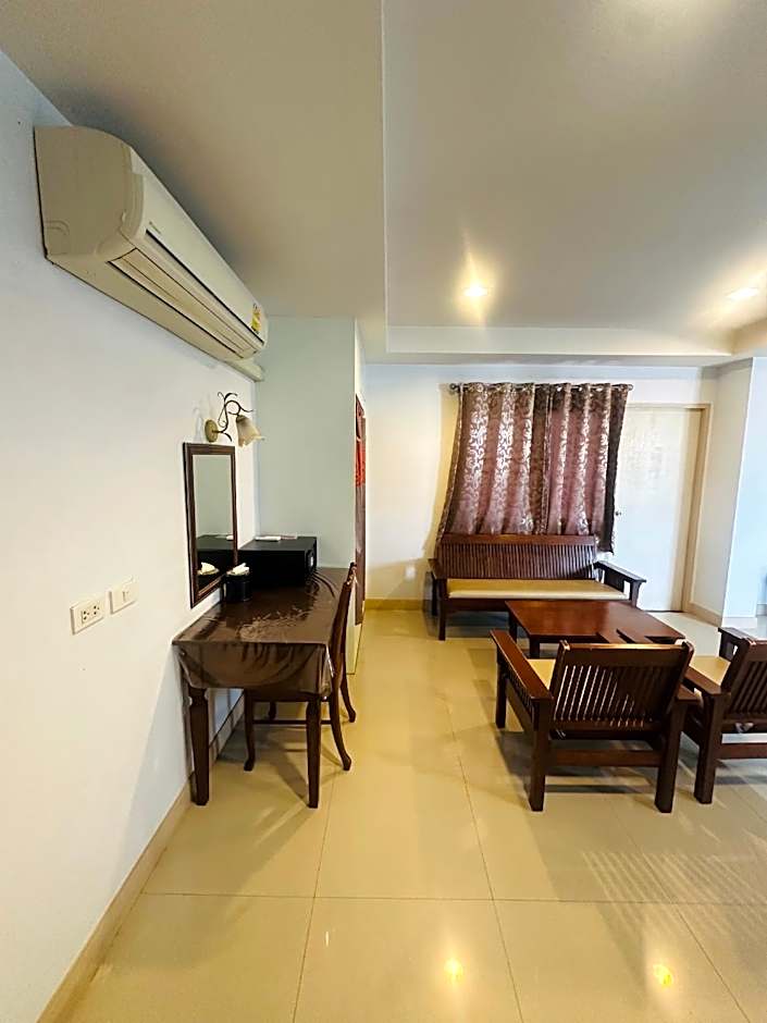 Pakchong Town Hotel