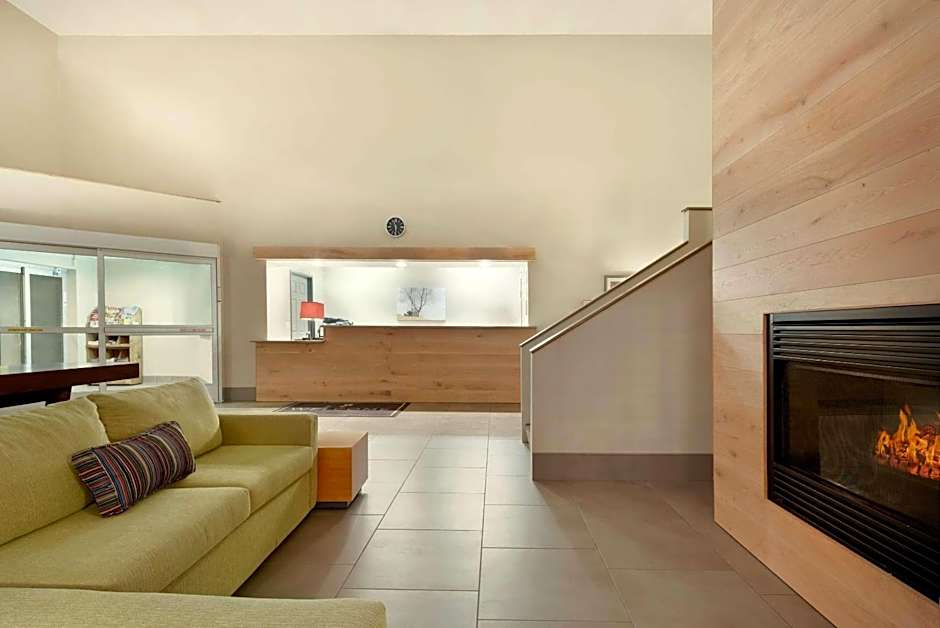 Country Inn & Suites by Radisson, Chippewa Falls, WI