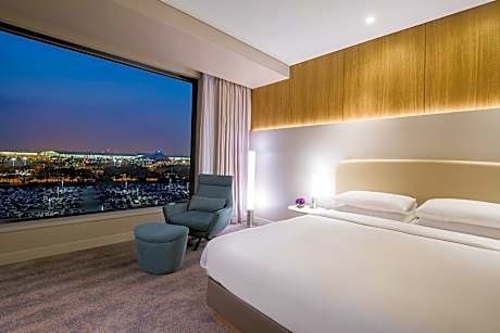 King Room with Airport View - West Tower