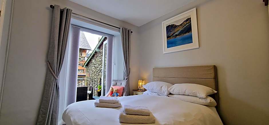 Bonny Brae House by Woodland Park