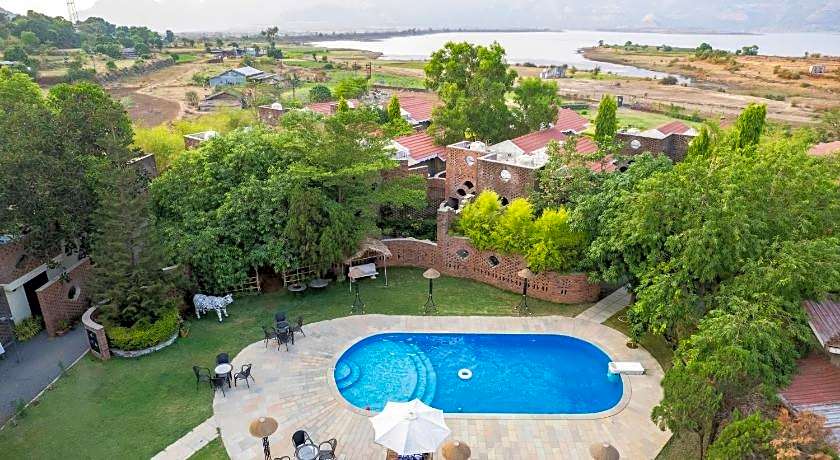 Saj By The Lake - Malshej Ghat Hotel