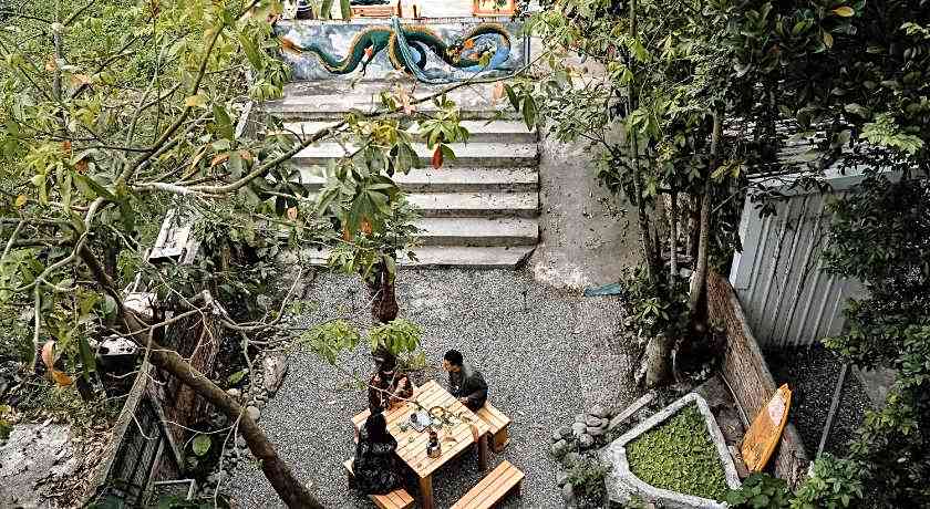 Dulan The Travel Bug Bistro Inn