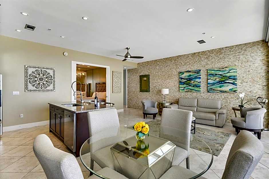 XL Terrace, Lazy River, I-O Pools, Game Room, Spa, Beach, Luxury 2-2 Penthouse!