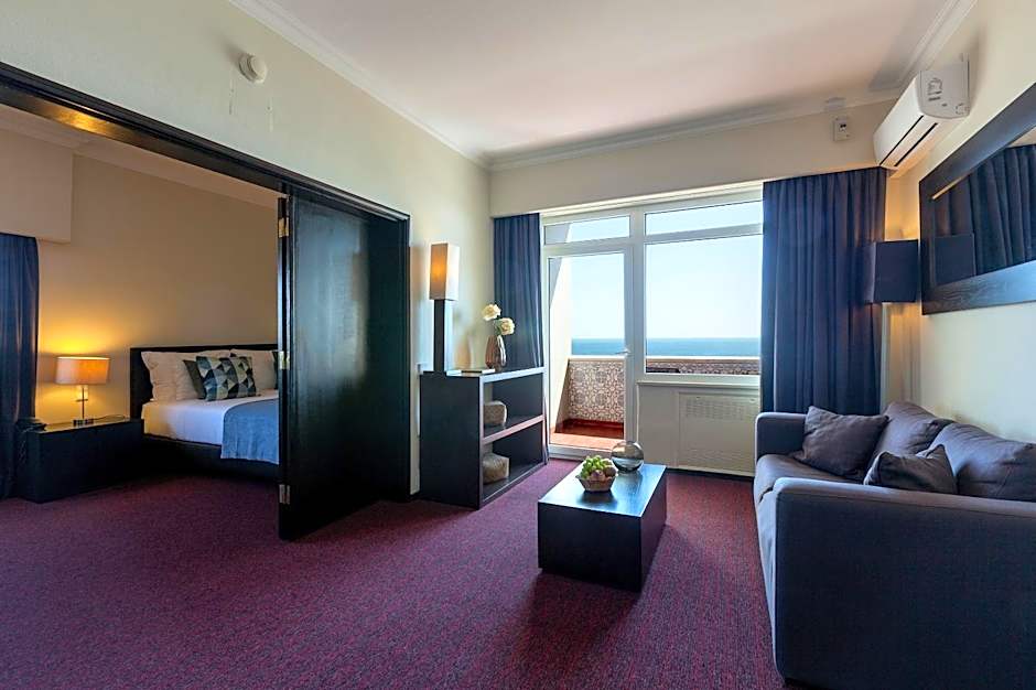 Carcavelos Beach Hotel