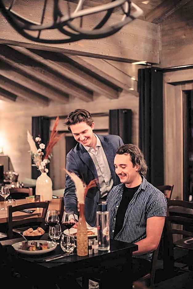 Victoria Lodge, Friendly Hotel