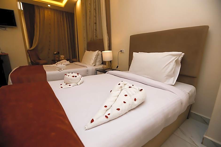 Pyramids Palace INN 5 Minutes from the New Grand Museum