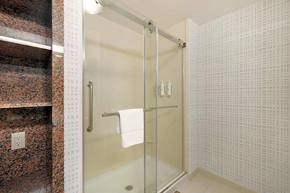 Hampton Inn By Hilton And Suites Tulsa Central