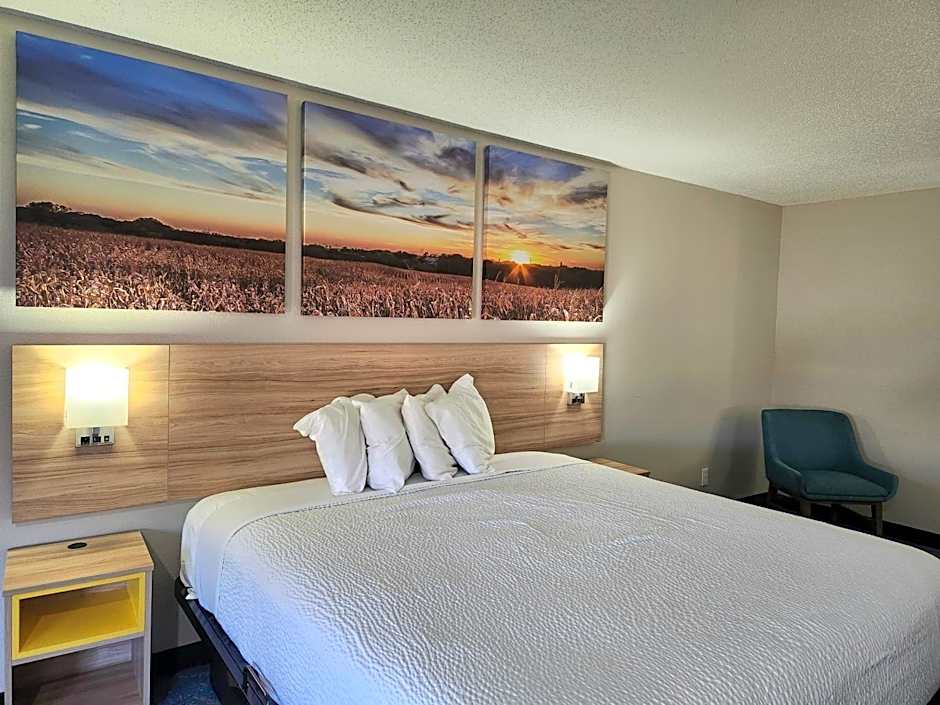 Days Inn & Suites by Wyndham New Iberia