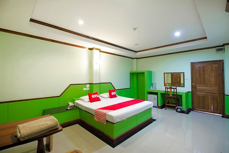 OYO 75334 Train Hotel