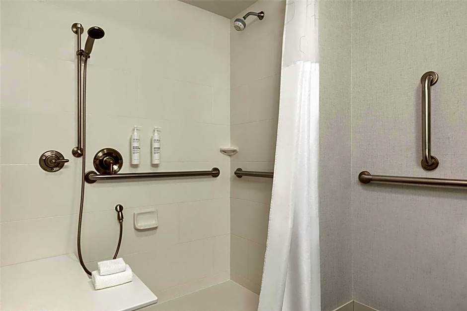 Hampton Inn By Hilton & Suites Pittsburgh/Harmarville