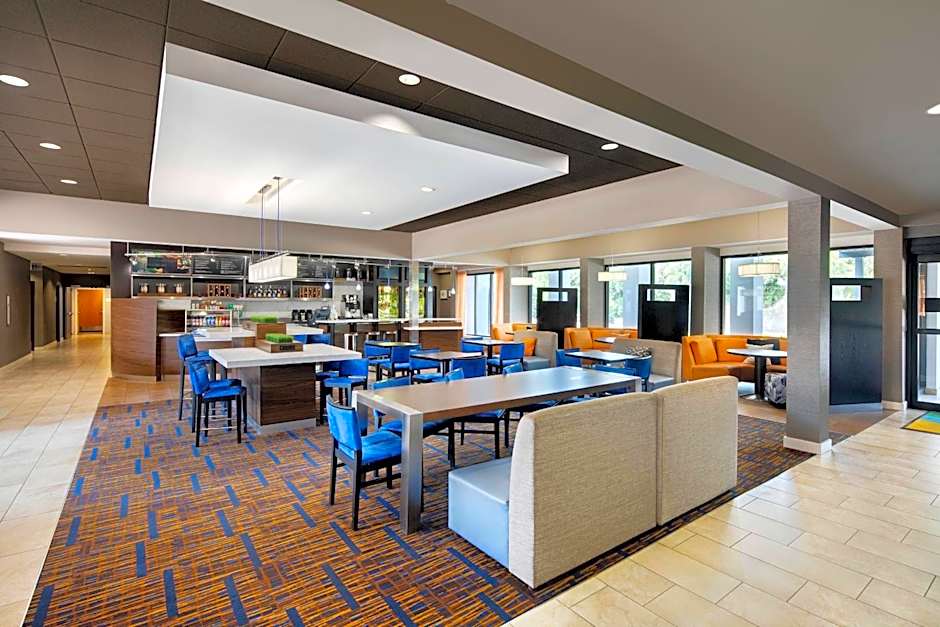 Courtyard by Marriott Dallas Addison/Midway
