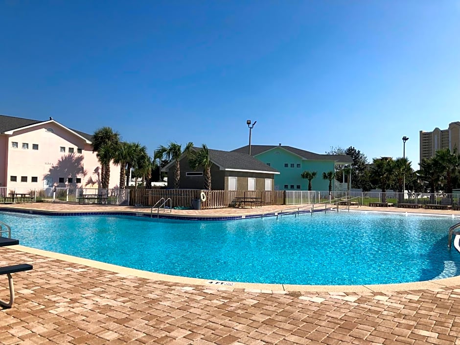 Travelodge by Wyndham Panama City Beach / Beachfront