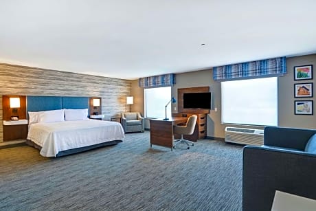 1 KING MOBILITY/HEARING ACCESS TUB STUDIO NS