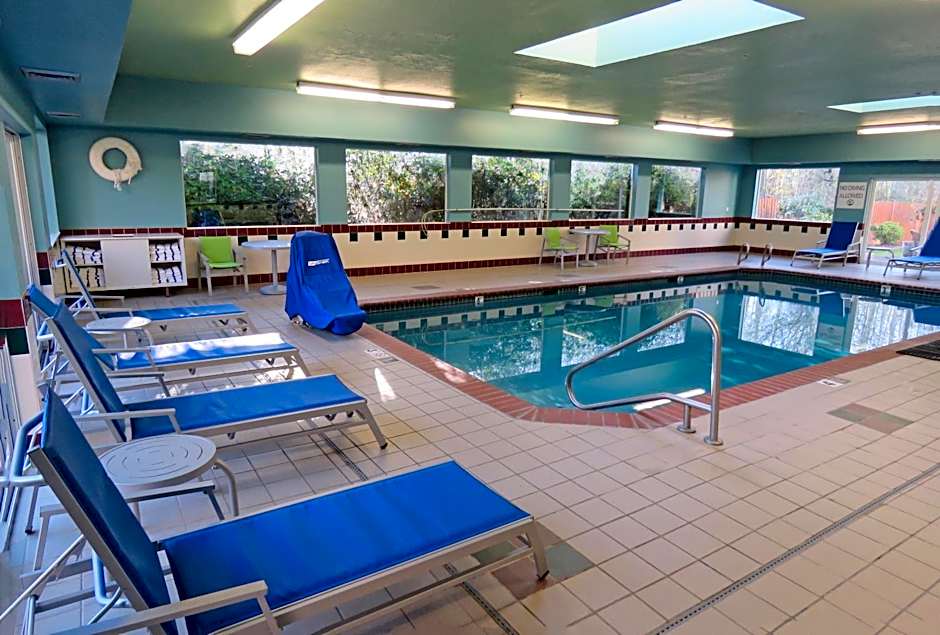 Holiday Inn Express Hotels & Suites Burlington By IHG