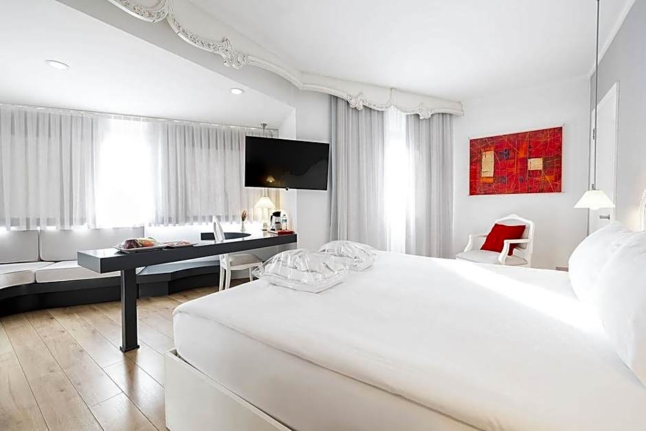 Hotel Beyond