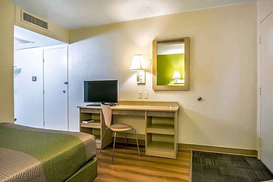 Motel 6-Pueblo, CO - I-25