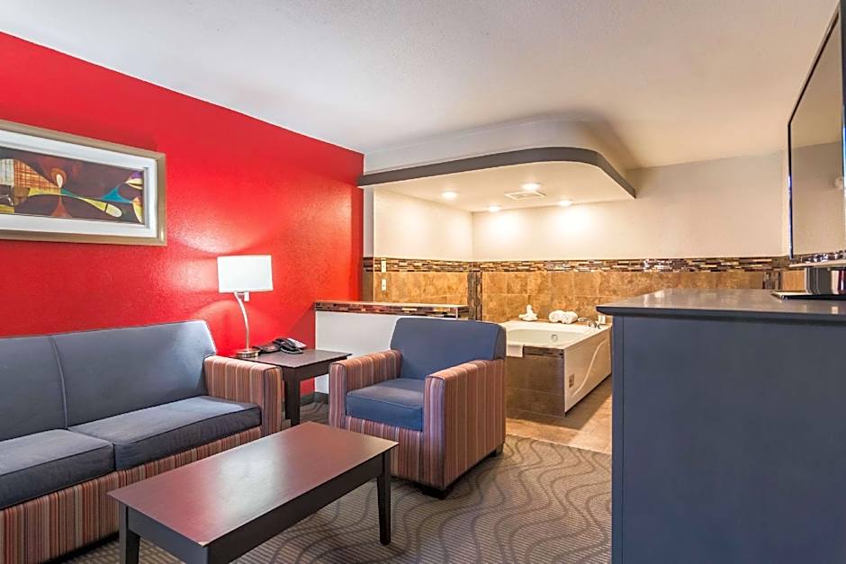 Clarion Inn & Suites Russellville I-40