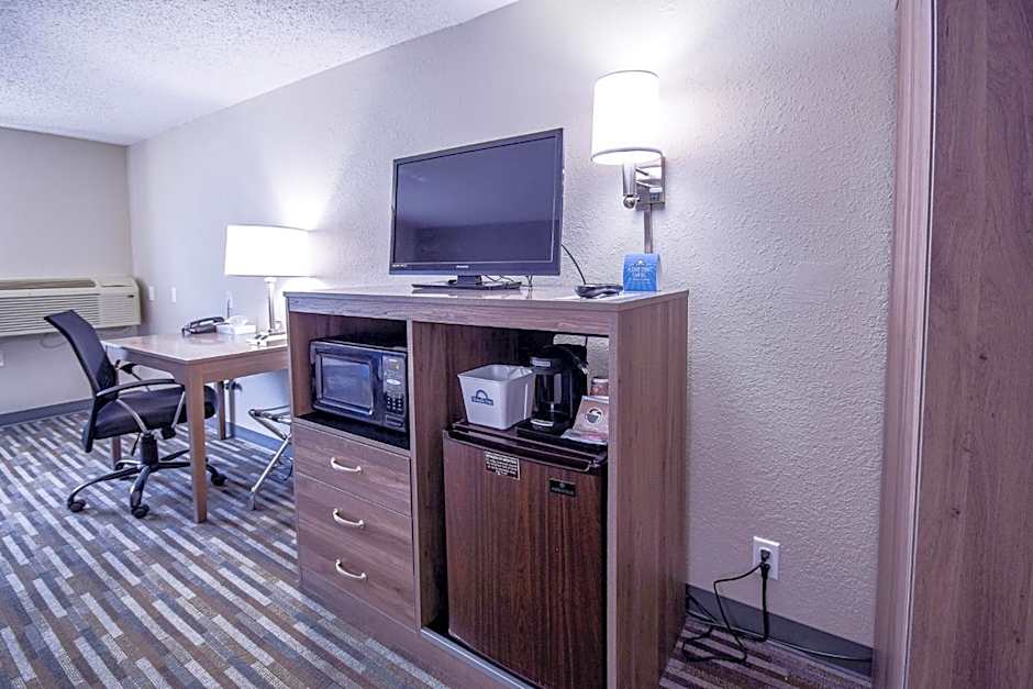 Days Inn & Suites by Wyndham Wisconsin Dells