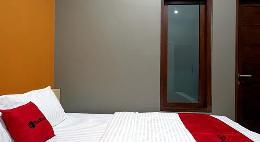 RedDoorz Syariah near Stasiun Tegal