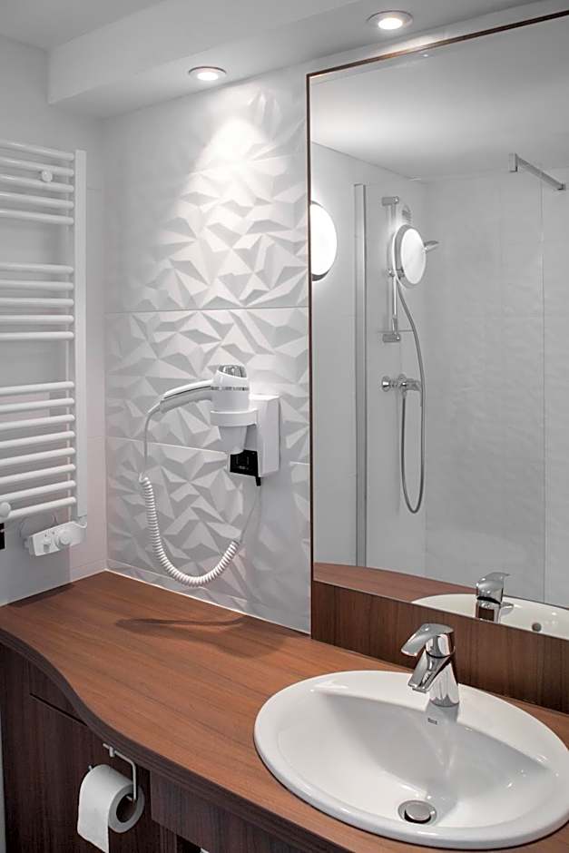 Brit Hotel Caen Nord - Mémorial