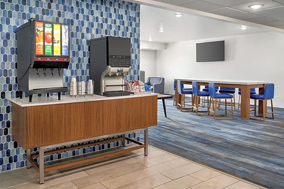 La Quinta Inn & Suites by Wyndham Columbus Airport Reynoldsburg