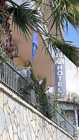 Qiqi Hotel