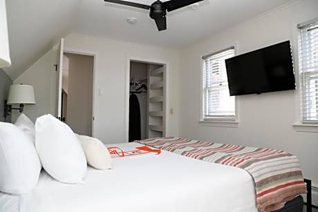 Standard Double Room with Shared Bathroom