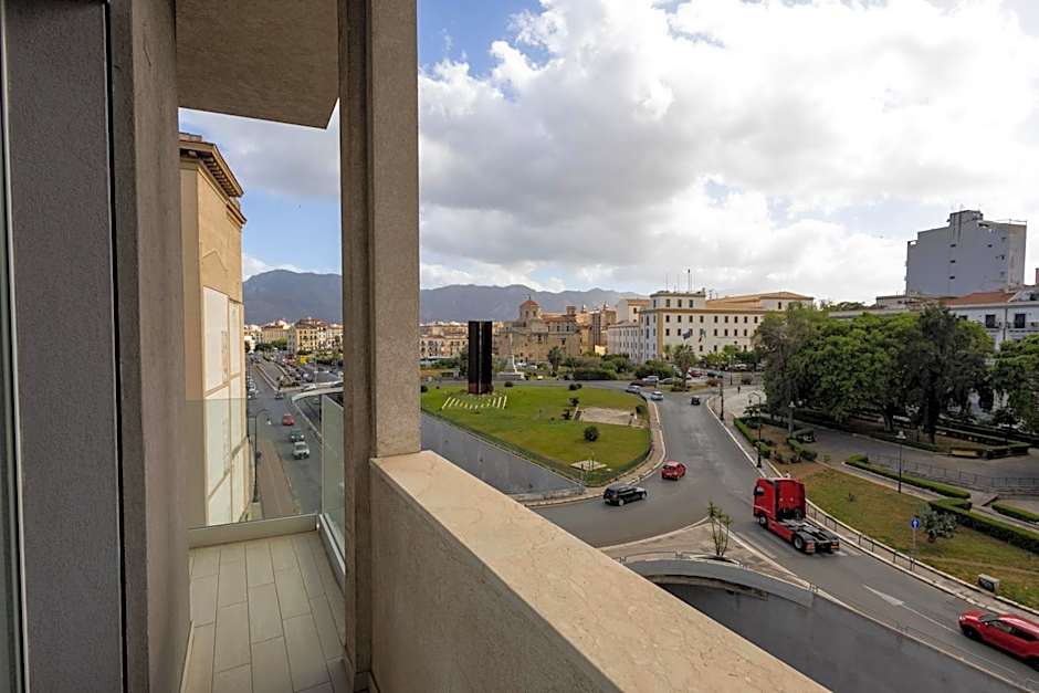 PalerMonAmour Art Gallery Suite