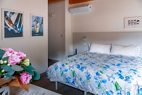 Studio Apartment with Street View