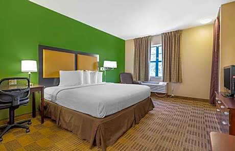 Studio with 1 King Bed - Non-Smoking