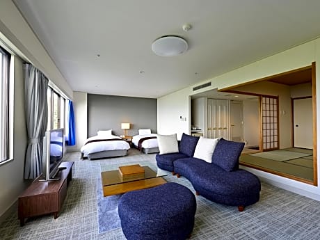 Japanese-Western Style Classic Junior Suite with Three Single Beds and Two Futon Beds-Ocean/Sea View