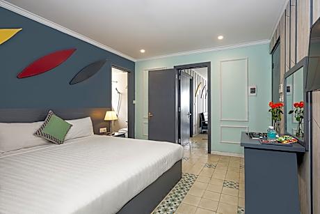 Three-Bedroom Apartment with Balcony