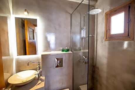 WITH CALDERA & VOLCANO VIEW