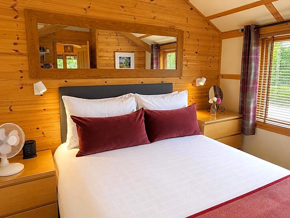 Rashfield Sheilings - Unique Riverside Lodges