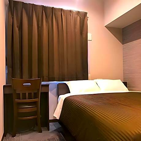 Standard Semi Double with Bath-Non Smoking