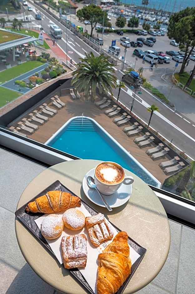 Lake Front Hotel Mirage