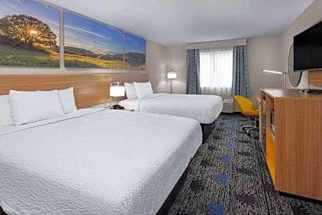 Queen Room with Two Queen Beds - Smoking