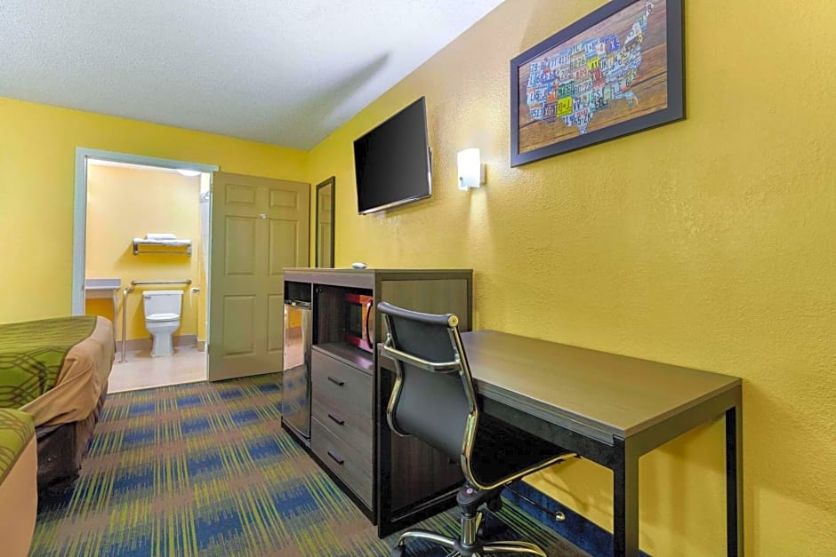 Econo Lodge Nashville Airport East
