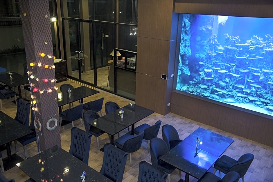 V20 Boutique Jacuzzi Hotel