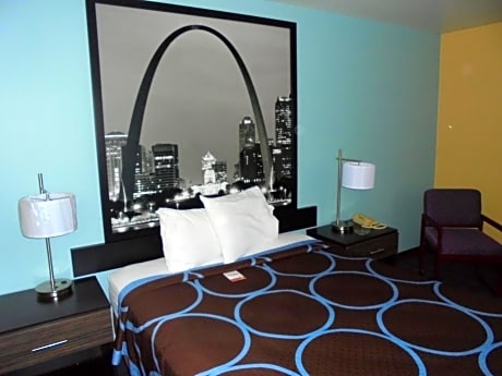 1 King Bed Non-Smoking