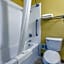 Econo Lodge Inn & Suites Triadelphia - Wheeling