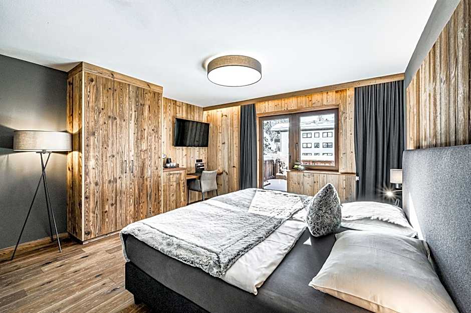 ALMMONTE SENSUM SUITES - Funky Living Hotel